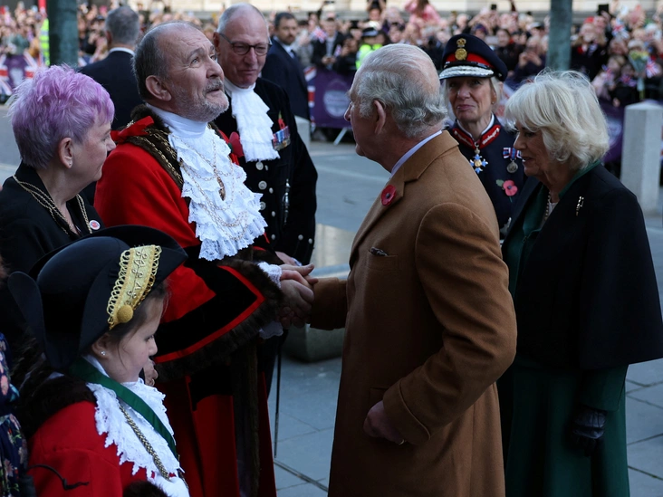 Король и королева посещают особняк в Донкастере, Великобритания, 9 ноября 2022