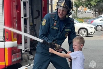 Пожарные Ижевска исполнили мечту шестилетнего Миши