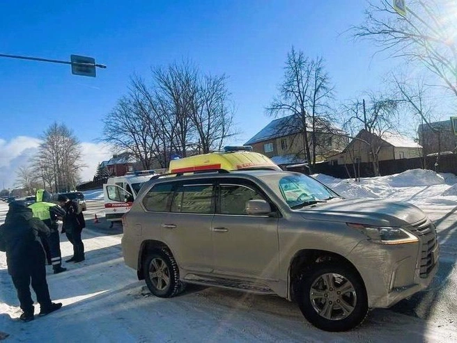 Автомобиль Lexus наехал на подростка на пешеходном переходе и протащил его некоторое расстояние. | Источник: Прокуратура Челябинской области