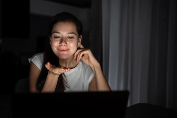 «Боюсь, что мужчина перестанет со мной общаться, потому что я — 30-летняя девственница»