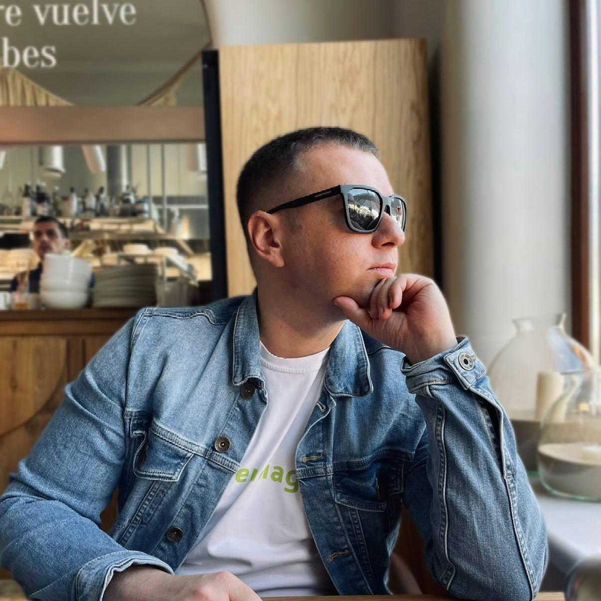 Андрей Сухов