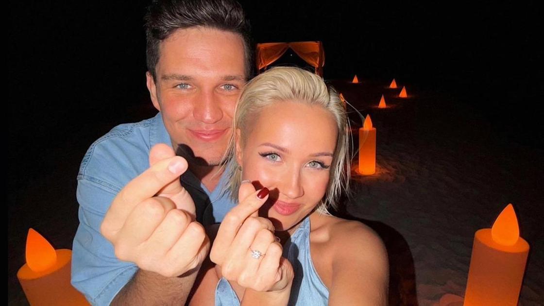 Клава Кока призналась Масленникову в любви со сцены&nbsp;&mdash; блогер прослезился, услышав невесту