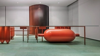 Интерьер офиса с газовыми баллонами на Тайване