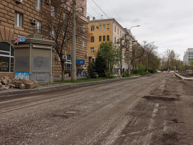 Асфальтовое покрытие планируется заменить. | Источник: Алексей Волхонский / V1.RU