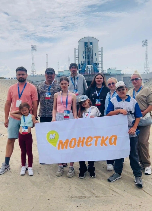 Победители акции «Звездное Путешествие» от ТС «Монетка» прилетели на космодром «Восточный» из Екатеринбурга, Казани, Нижнекамска, Орехово-Зуево, Сургута и Новокузнецка | Источник: «Монетка»