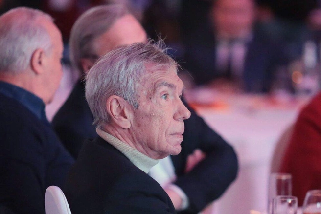 Бороться с онкологией Николаеву, по его собственному признанию, помогали поддержка жены и любимое дело | Источник: Кузьмичёнок Василий / Агентство «Москва»