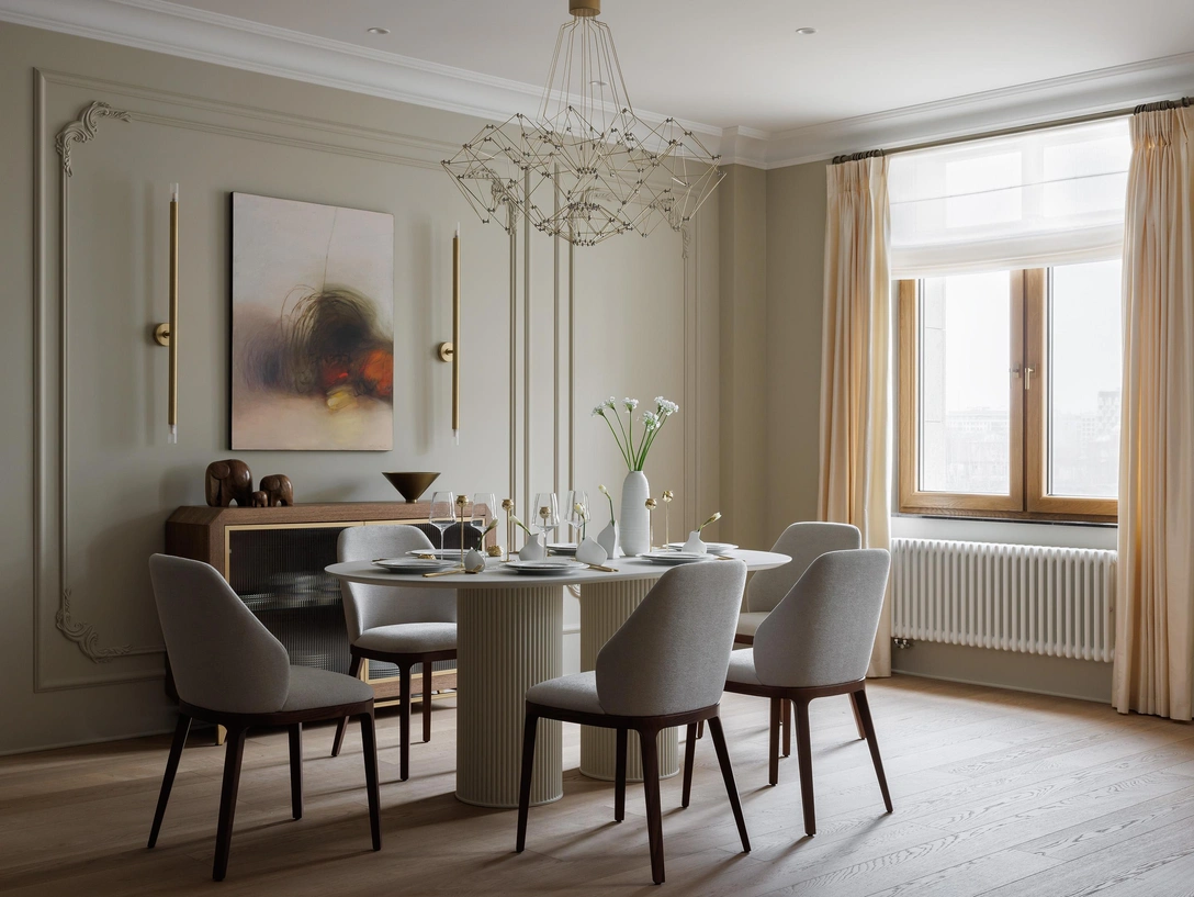 Обеденный стол, «Ток-Мебель». Стулья, Frag. Люстра, Bezhko. | Источник: Иван Сорокин. Стиль: Анна Крутолевич