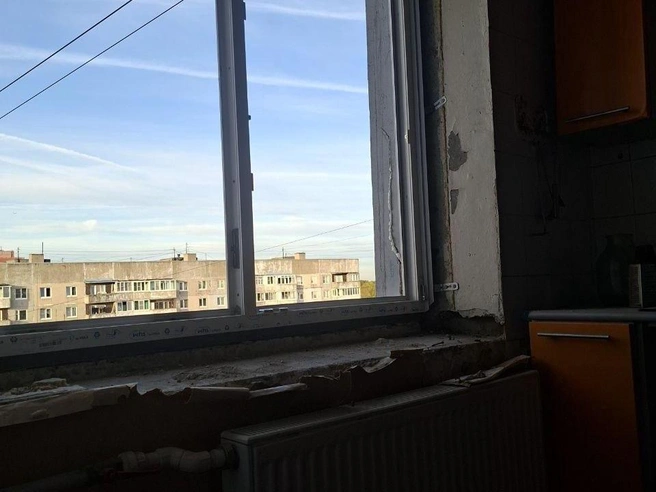 Днем 8 октября новые окна начали устанавливать | Источник: читатель 76.RU