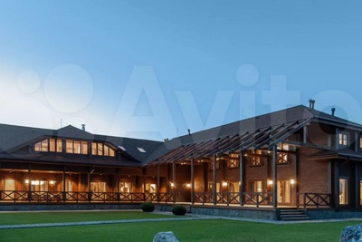 Элитный комплекс с вертолетной площадкой продают в Алтайском селе