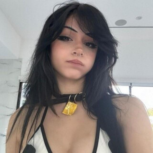 Тиктокер Julzzess зарегистрировалась на Onlyfans горячие фото за неделю принесли ей 20