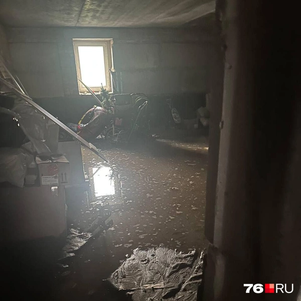 В одном из домов затопило подвал | Источник: читатель 76.RU