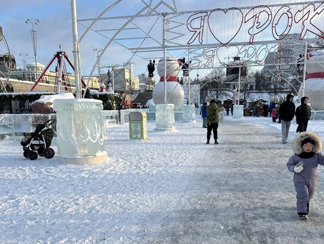 В компании-подрядчике объяснили, какие меры принимаются для безопасности на ледовом городке. | Источник: читатель E1.RU