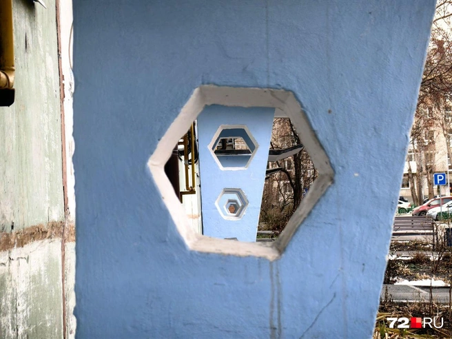 Необычные входные группы — в Тюмени они встречаются редко | Источник: Павел Красоткин / 72.RU
