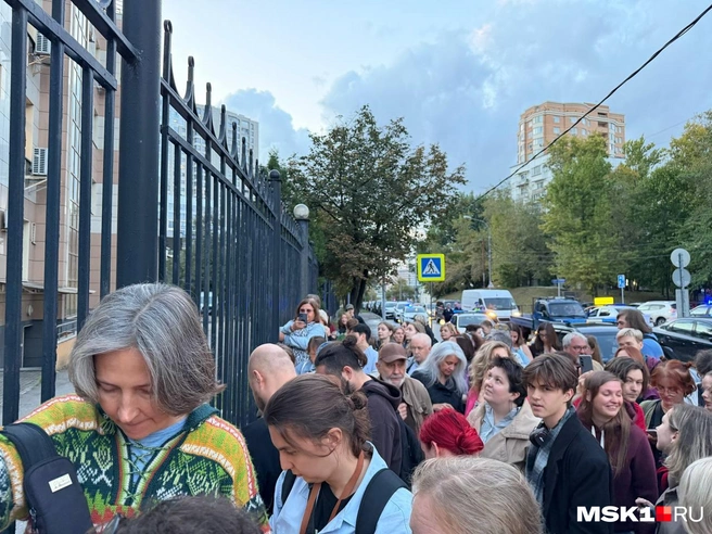 Группа поддержки в ожидании решения суда | Источник: Елена Халматова / MSK1.RU