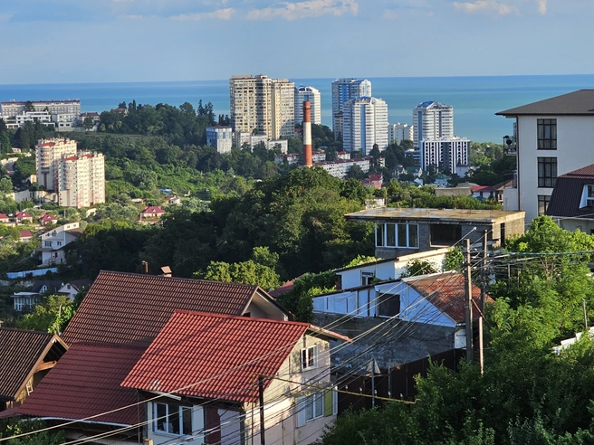 Сочи — популярный курорт у южноуральцев, но в этом году у туристов могут возникнуть серьезные проблемы с авиарейсами до Черного моря | Источник: Олег Ежков