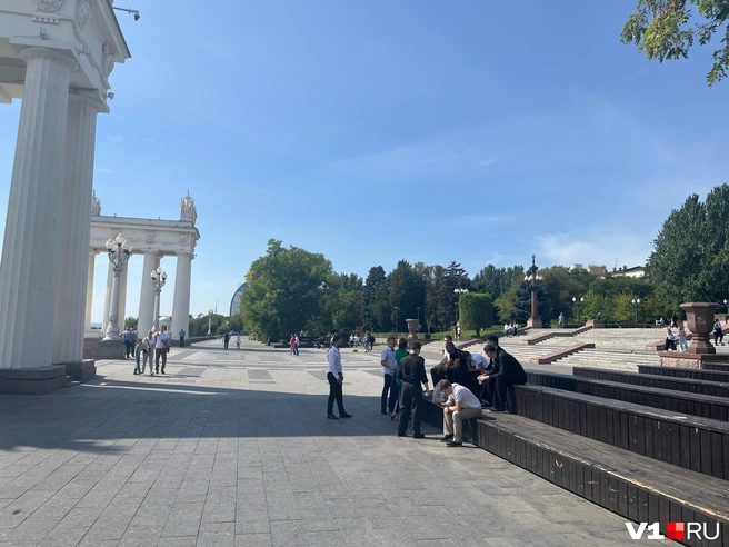 В первой половине дня на Центральной набережной не было ни развлечений, ни людей | Источник: читатель V1.RU
