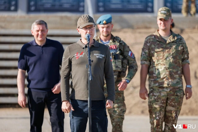 Первым торжественные слова произнес Сергей Кириенко | Источник: Алексей Волхонский / V1.RU