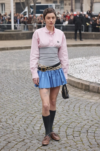 Эмма Коррин в boat shoes