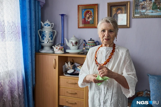 Алла Яковлевна вышивает картины бисером, нянчится с правнуком и всё успевает | Источник: Александр Ощепков / NGS.RU
