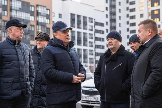 Алексей Орлов с командой на выезде к сломанному коллектору | Источник: Глава Екатеринбурга Алексей Орлов / T.me
