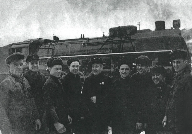 Николай Лунин с коллегами | Источник: предоставлено пресс-службой ЗСЖД