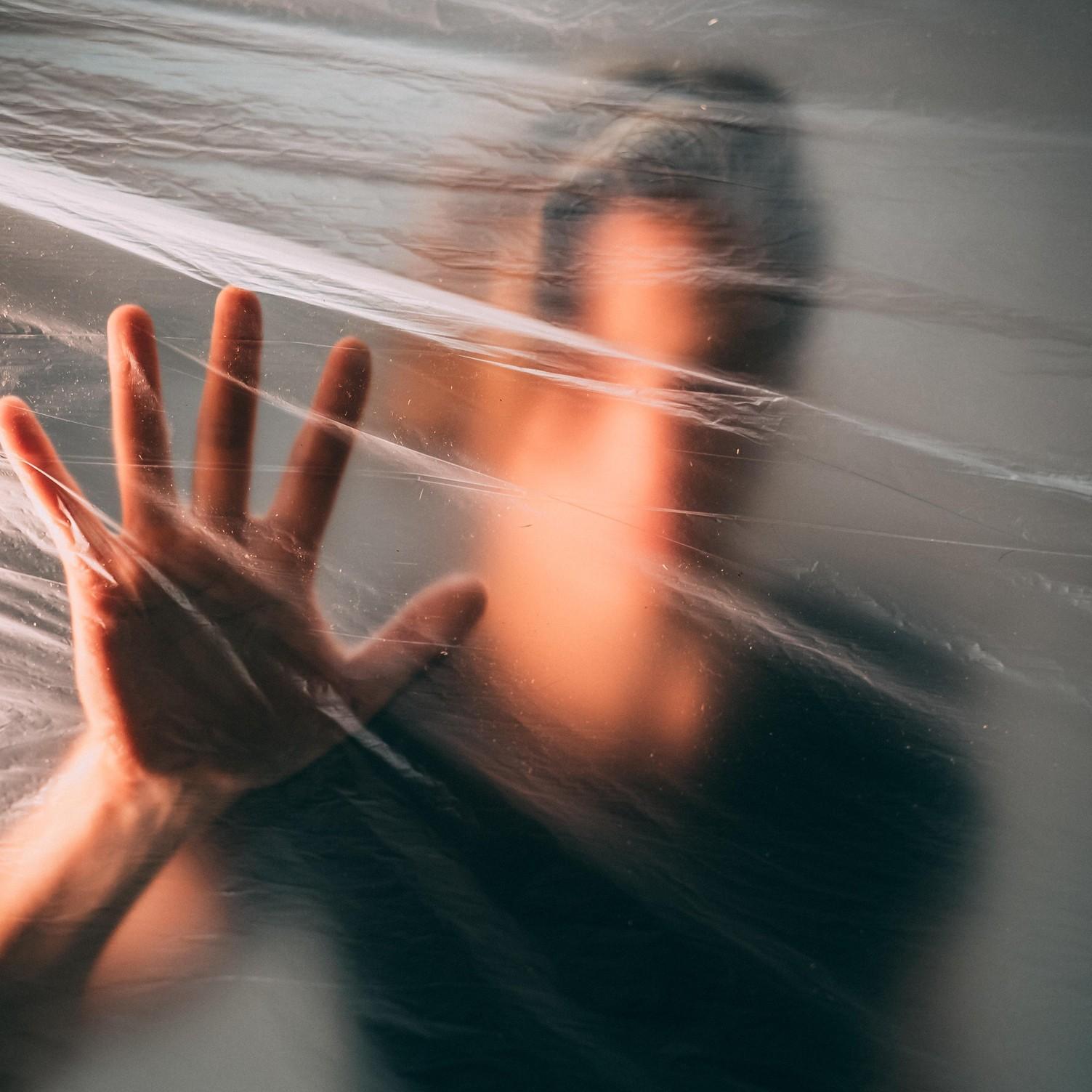 Снимал свои зверства на телефон: видео, на котором 15-летний Тимофей пришел в школу с ножом и стал нападать