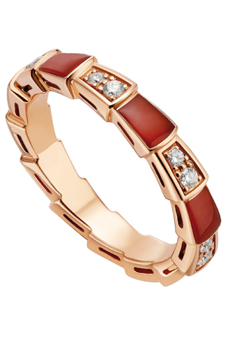 Кольцо из коллекции Serpenti: розовое золото, бриллиантовооое паве и вставки из сердолика.