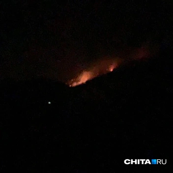 Днем виднелся только дым, в ночь полыхало пламя | Источник: очевидец