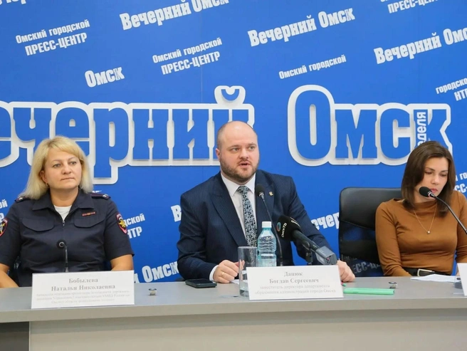 На пресс-конференции обсудили готовность общеобразовательных учреждений к новому учебному году | Источник: пресс-служба мэрии Омска