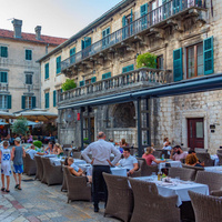 «Какая грубость, думала я»: почему официанты в Черногории не ждут хороших отзывов от гостей