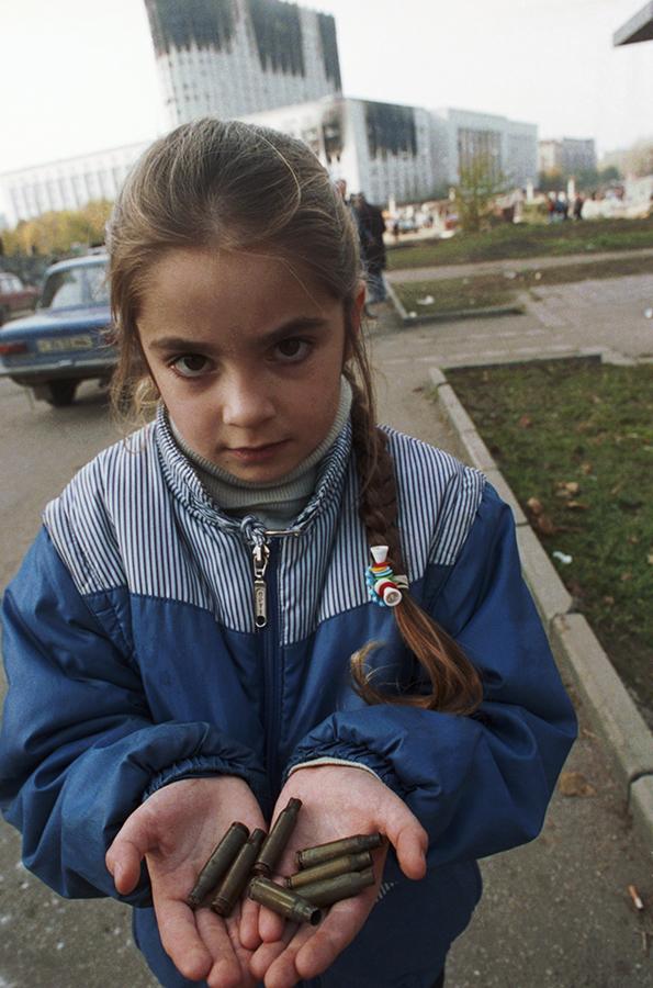 «Цунами того переворота бьет до сих пор». 33 года назад в Москве штурмовали Белый дом — хроника кро…