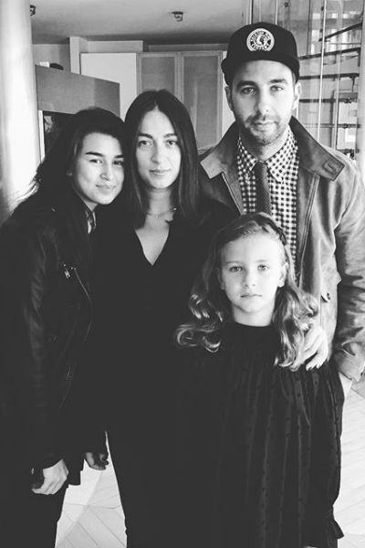 Иван Ургант с женой и дочерьми
