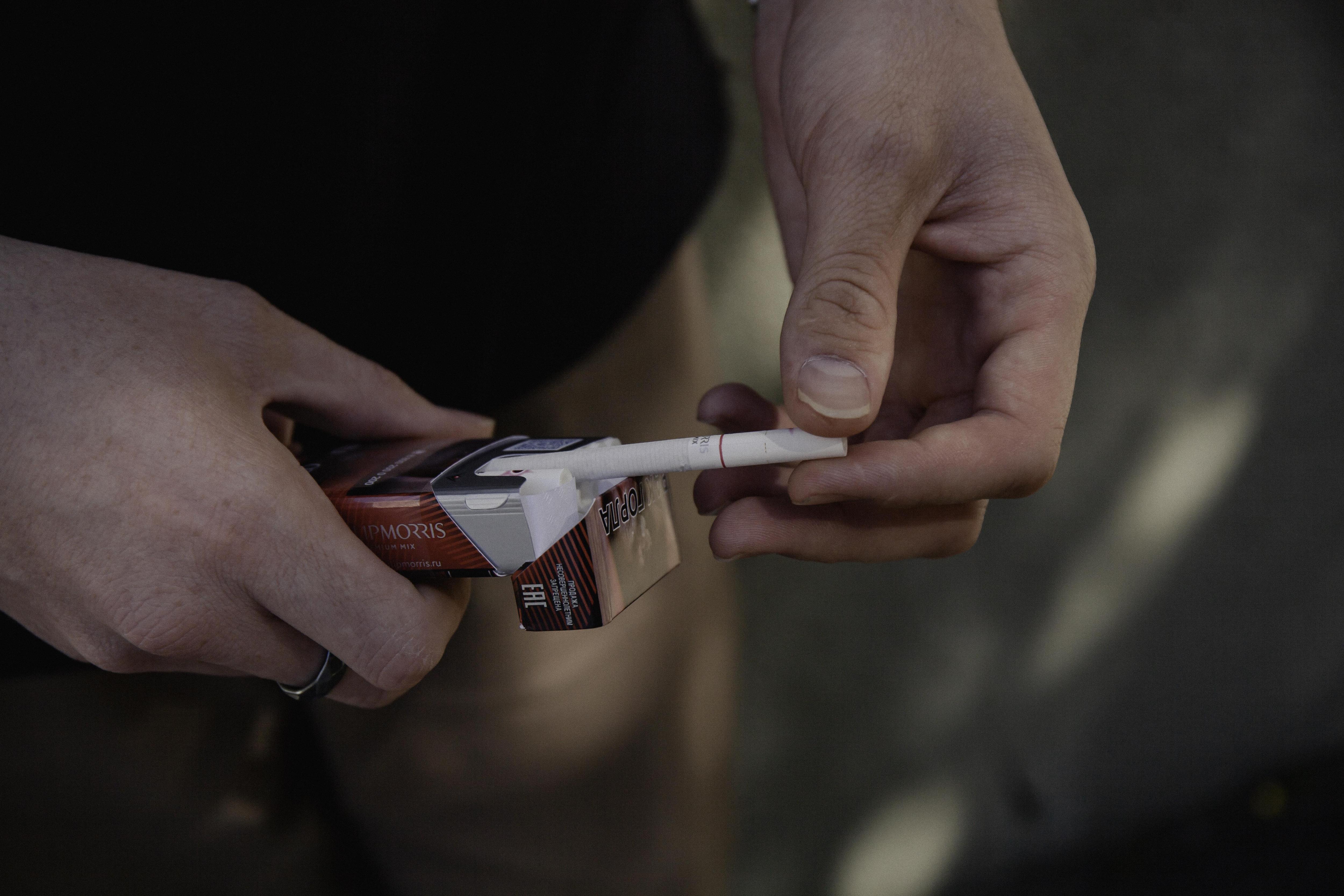 Сколько сигарет безопасно выкуривать в день — ответил главврач самарского медцентра 