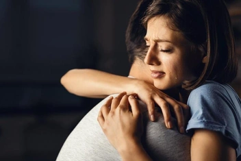 «Парень хочет лишить меня девственности, чтобы родители согласились на наш брак»