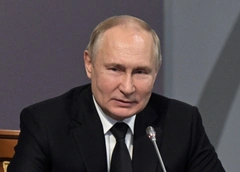 «У мамы выбили карточку из рук, когда она подошла получать хлеб»: Путин поделился историей из прошлого