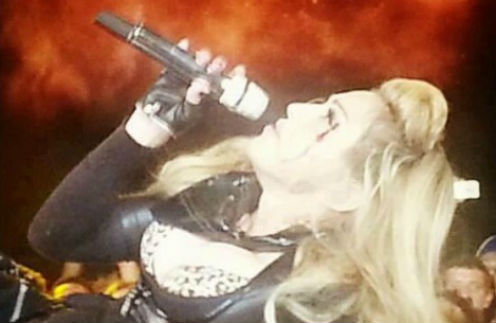 Мадонна во время концерта