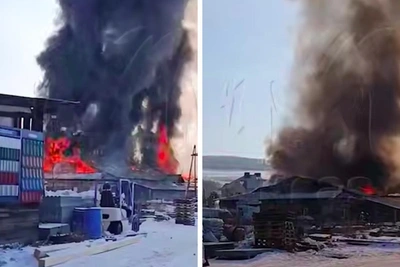 Крупный пожар на складе под Красноярском охватил 2000 квадратных метров
