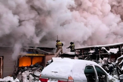 Пожар в автосервисе на Меридиане локализован