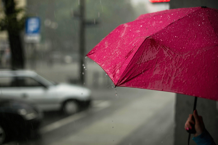 У природы нет плохой погоды: дождь делает нас счастливее — и этому есть научное объяснение