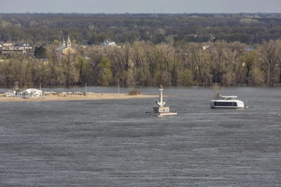 Огромный якорь-памятник вернули в центр Волгограда