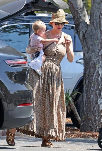 Кэти Перри в Лос-Анджелесе | marieclaire.ru