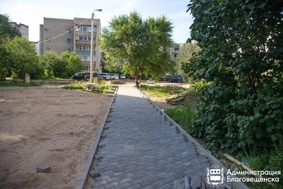 В Благовещенске благоустраивают дворы на Калинина и Ленина
