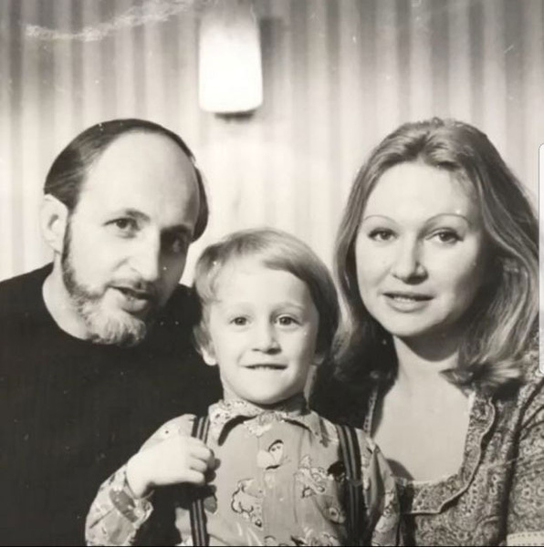 Оскар кучера с женой и детьми фото