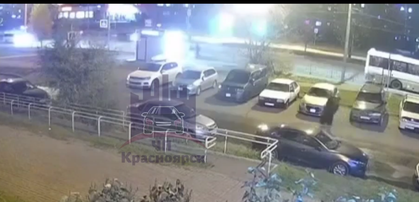 Появилось видео момента ДТП на 9 Мая, где «Мерседес» насмерть сбил женщину