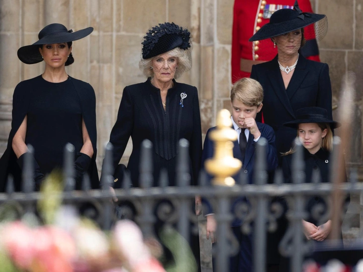 Меган Маркл, королева Камилла и Кейт Миддлтон на похоронах Елизаветы II, 19 сентября 2022 год