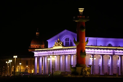 «Такого еще не бывало»: Биржа в Петербурге засветилась фиолетовым