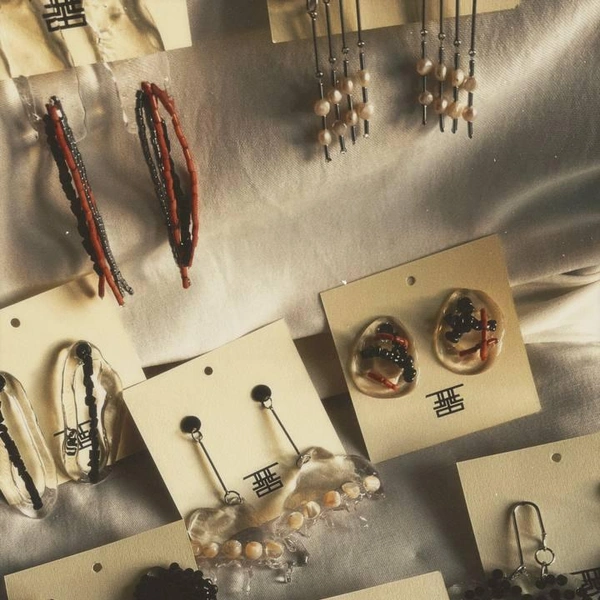 Пермячка любит делать яркие и необычные украшения | Источник: Т Е Б Е |украшения| / Telegram
