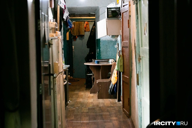 Вот так выглядит общий коридор в каменном особняке | Источник: Ксения Филимонова / «ИрСити»