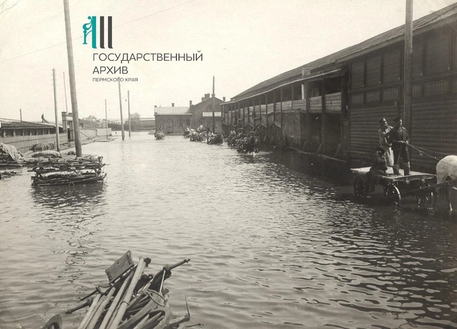 Вот так купцы преодолевали дорогу перед лабазами | Источник: Государственный архив Пермского края
