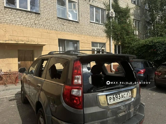 Последствия ракетной атаки на Белгород: есть пострадавшая, повреждены дома и машины | Источник: канал Валентина Демидова